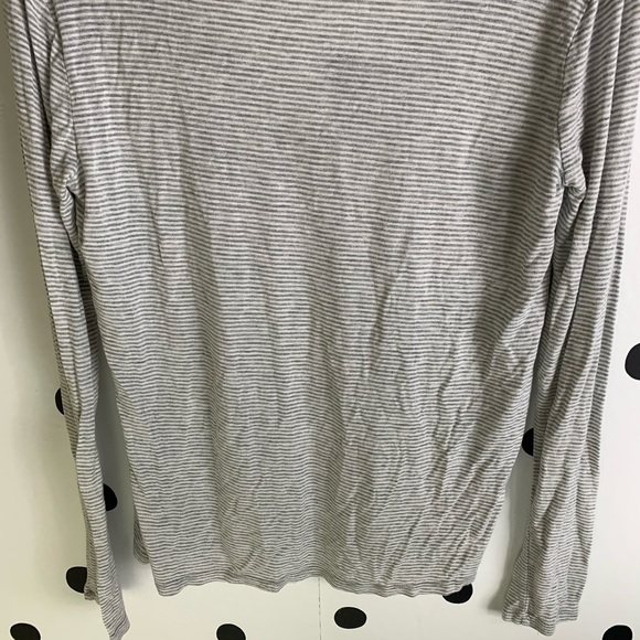 🌈5/$25🌈EUC long sleeve stripe shirt size m - Picture 7 of 8